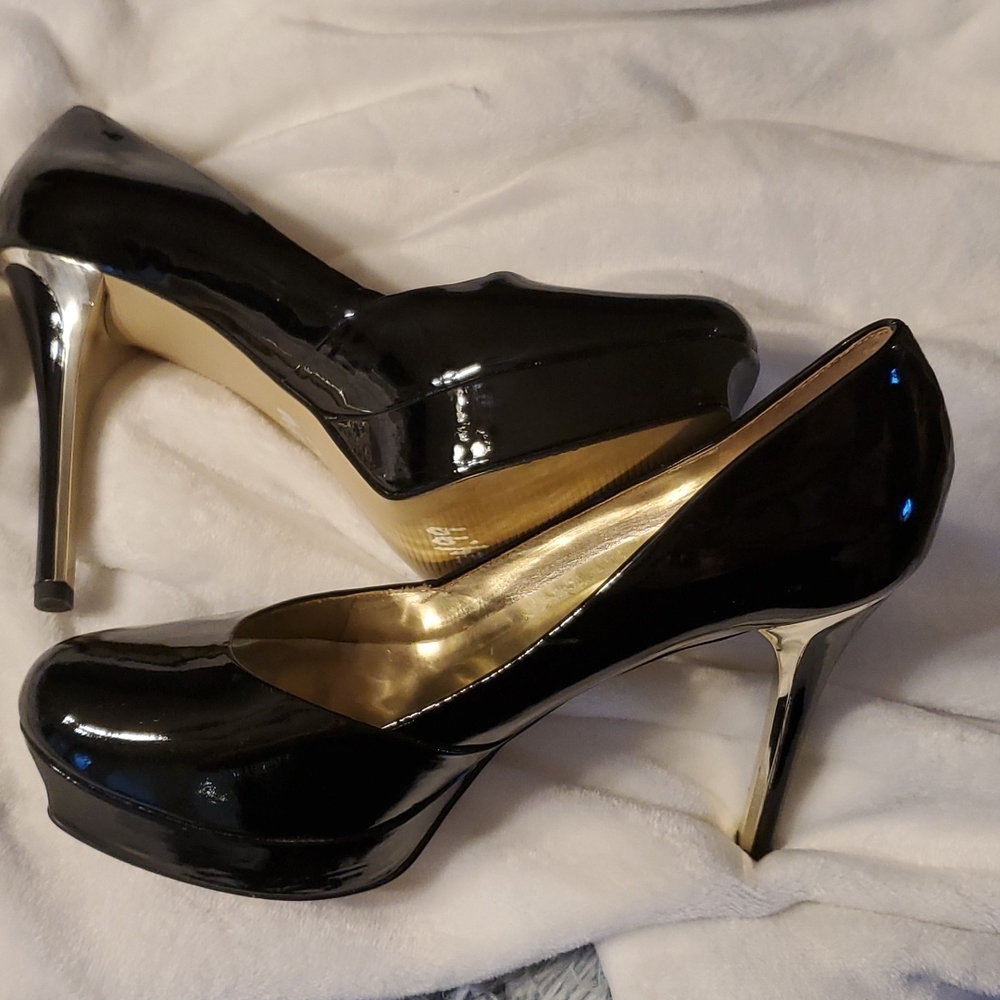 Guess stiletto, black patent leather